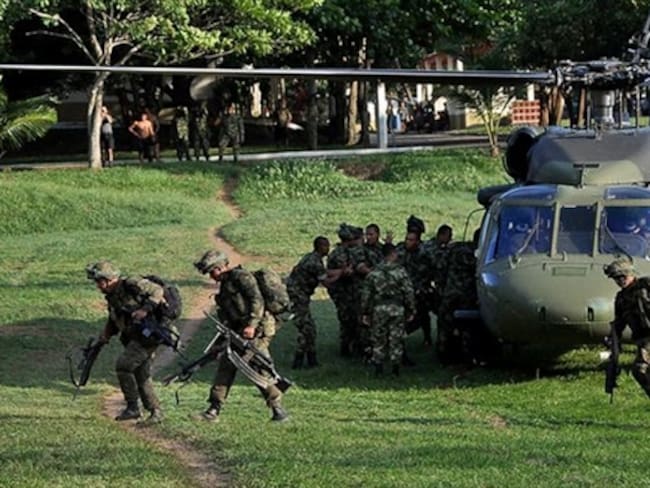 Entregarán a Santos propuesta para incluir militares detenidos en diálogos