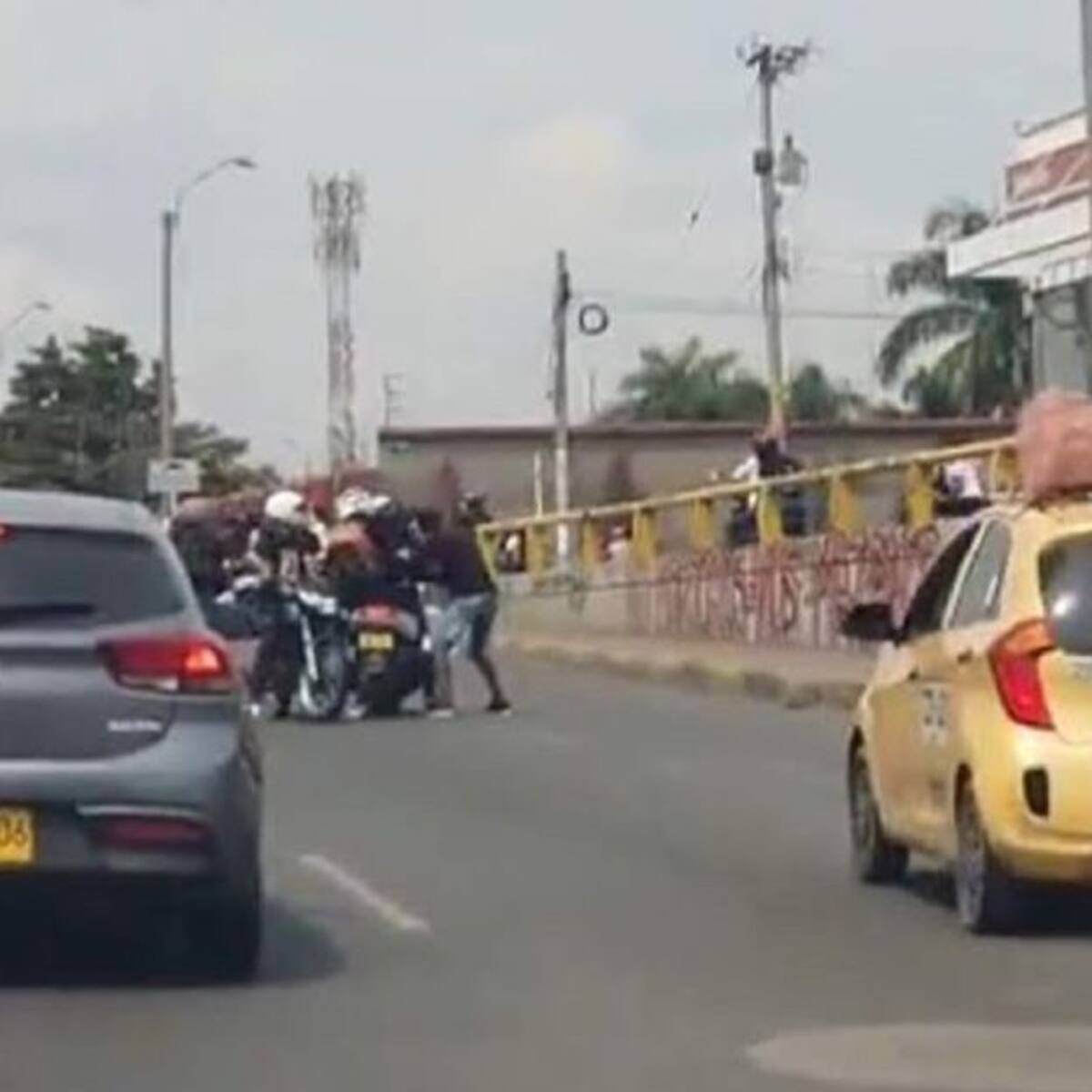 VIDEO: atraco masivo cerca al cementerio central en Cali