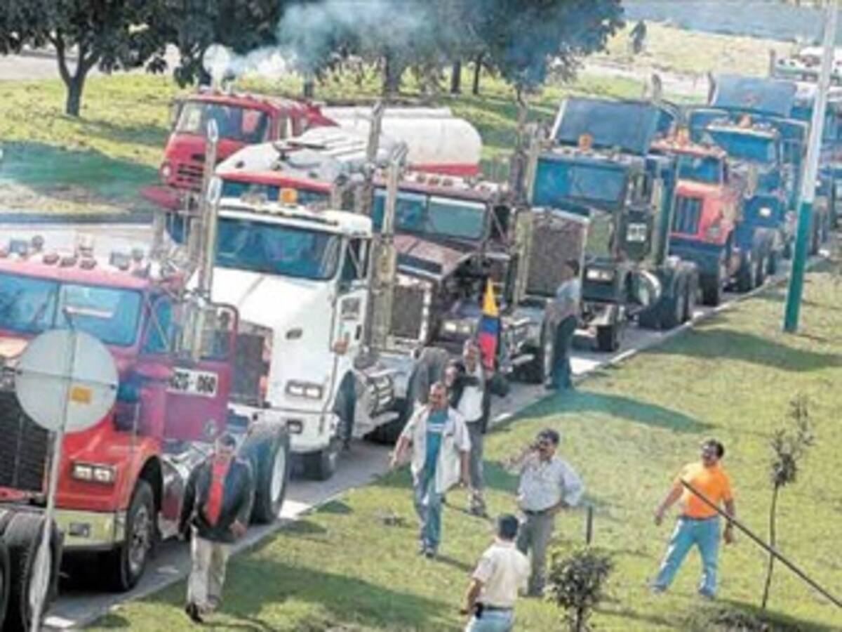 Se suman otros transportadores al paro: ATC