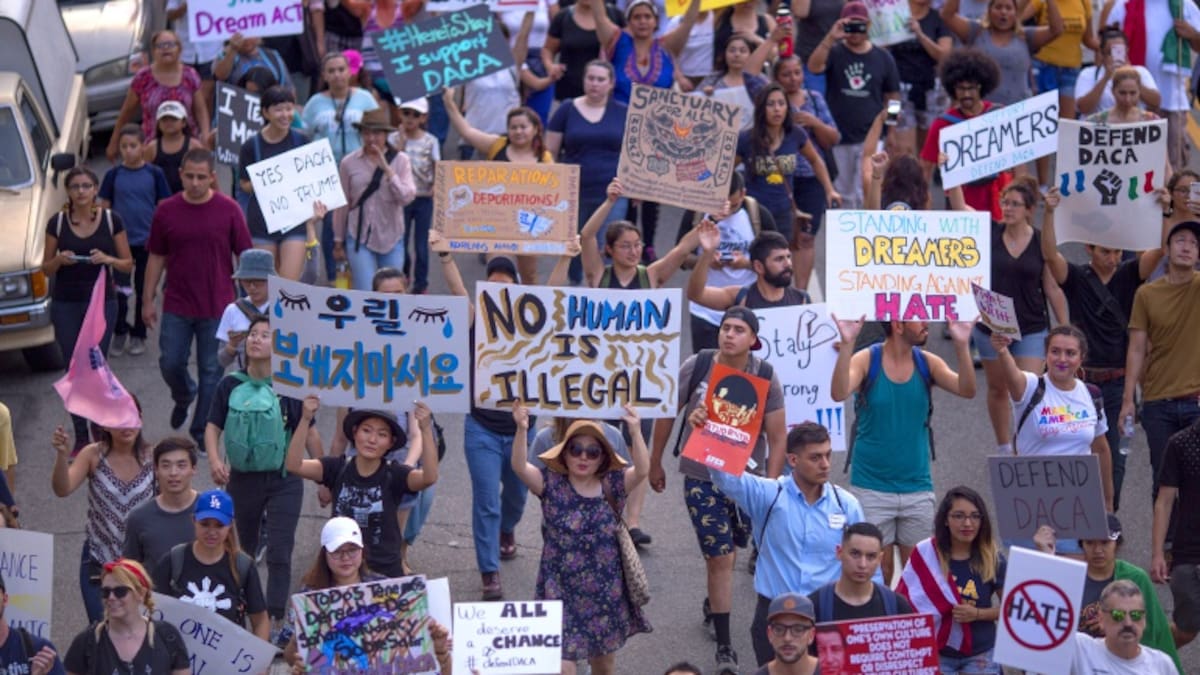 Administración Trump asegura que 2 millones de migrantes indocumentados han salido de EE.UU.