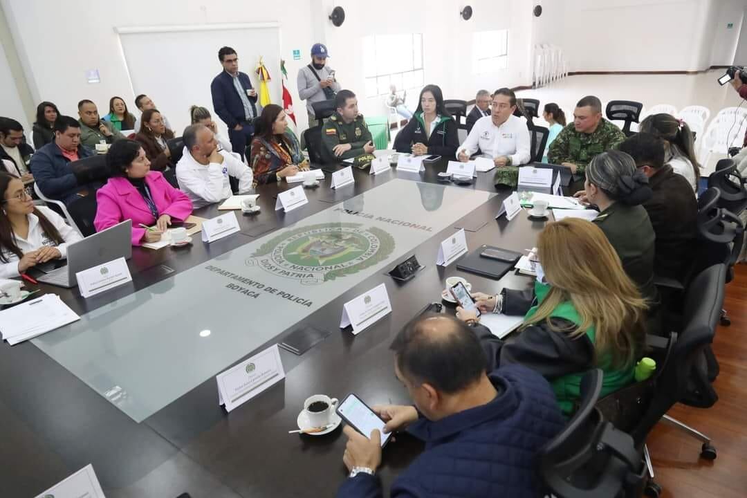 Gobernador Carlos Amaya instala Puesto de Mando Unificado, empodera a la Defensoría del Pueblo y decreta alerta amarilla hospitalaria en respuesta al paro de transportadores en Boyacá.