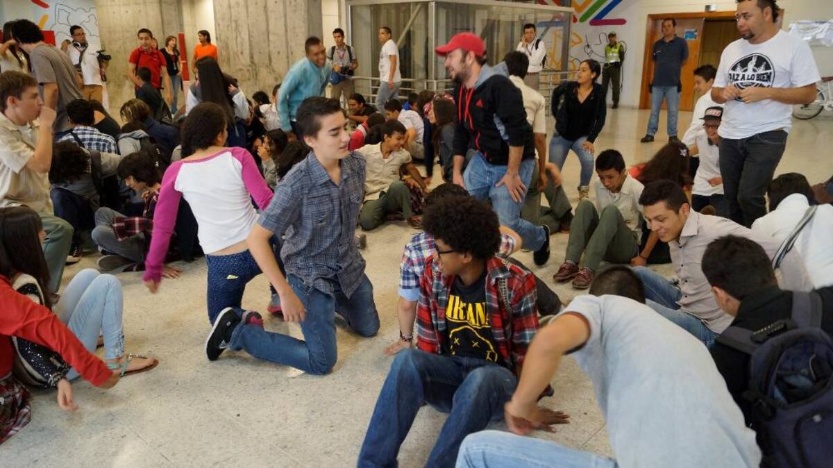Taller 'Fundacion Mi Sangre' con los estudiantes de la Institución Educativa Aquilino Bedoya y la Institución Educativa Mundo Nuevo.