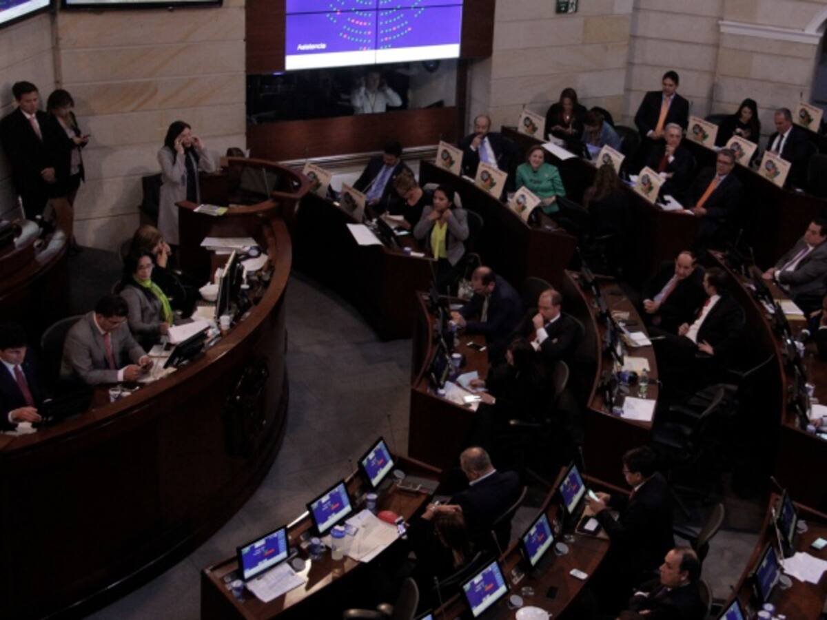 Posibilidad de que paramilitares entren en JEP divide a partidos políticos