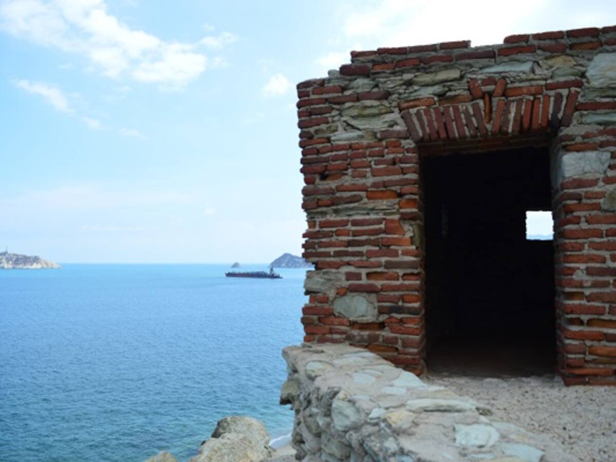 Sin restaurar permanece el ‘Fuerte San Fernando’, escenario simbólico de Santa Marta