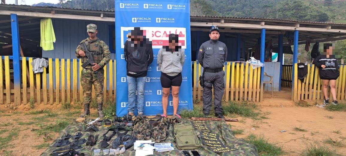 Capturados distintivos de la fuerza pública- foto Ejército