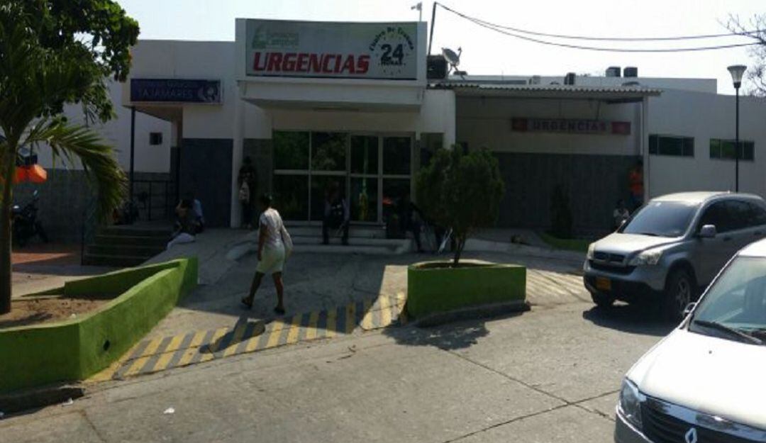 El herido es atendido en la clínica Campbell.