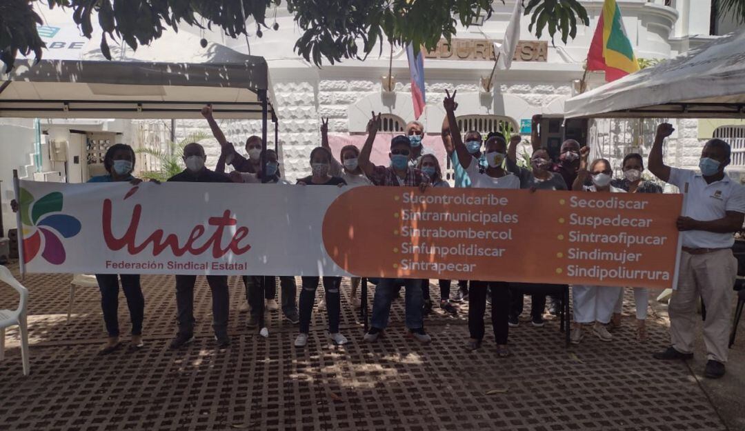 En Cartagena un total de 25 empleados se declararon en asamblea permanente tras 10 meses de salarios atrasados