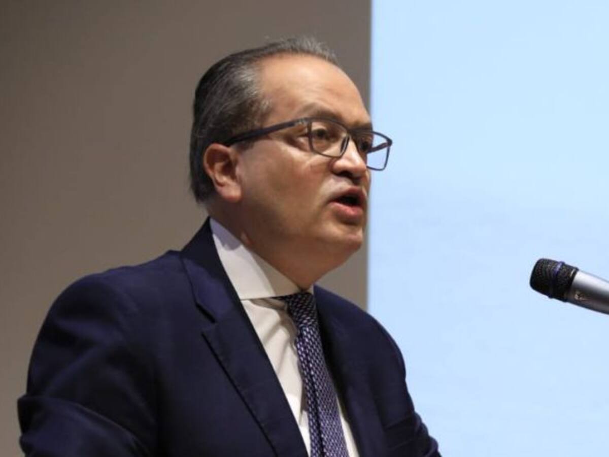 No estoy con quienes creen vulnerando la JEP se hace favor a paz: Carrillo