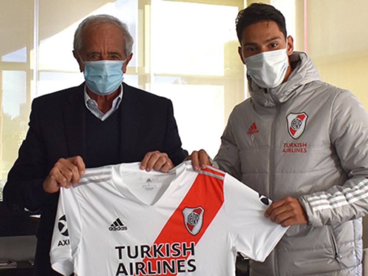 El colombiano Flabian Londoño firmó su primer contrato con River Plate