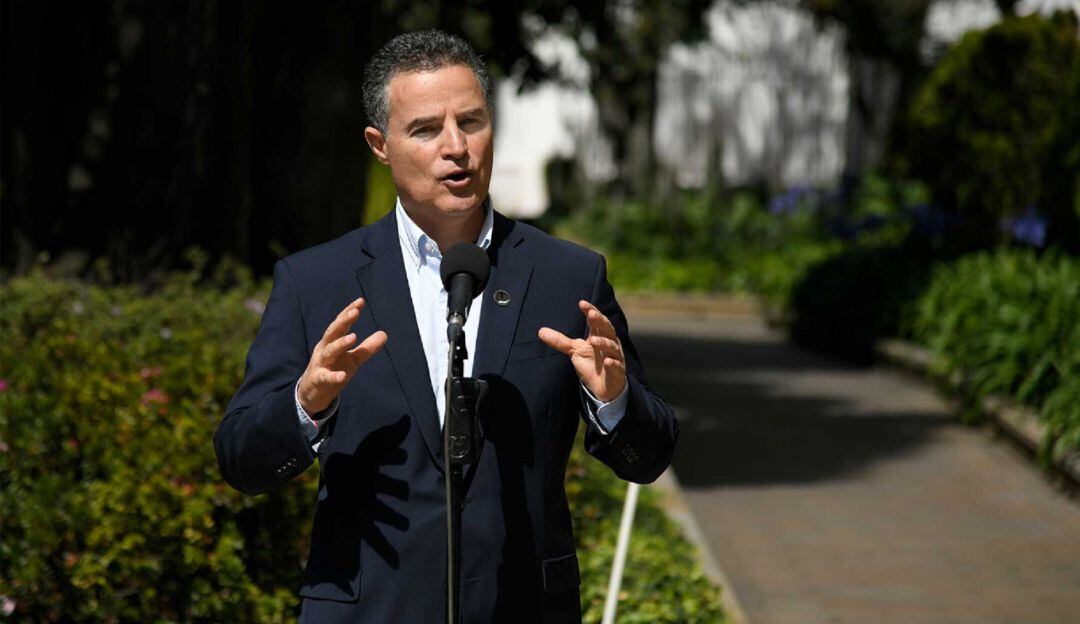 El gobernador Gaviria está actualmente en detención domiciliaria. 