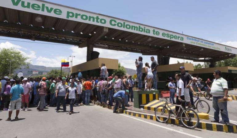 venezolanos en el puente internacional Simón Bolivar