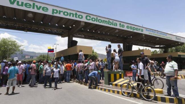 venezolanos en el puente internacional Simón Bolivar