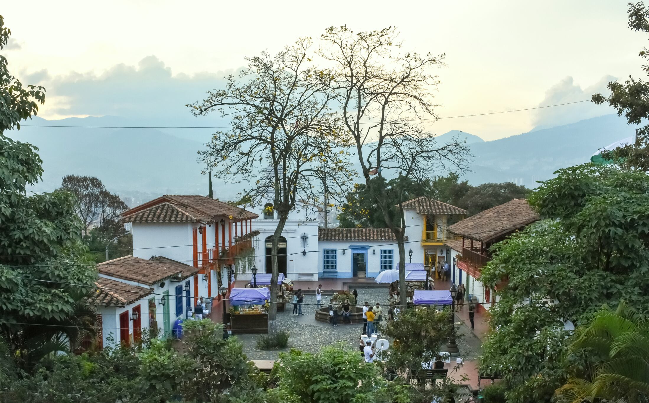 Pueblito Paisa en el Cerro de Nutibara en Medellin, Antioquia, Colombia. Foto: Getty Images.