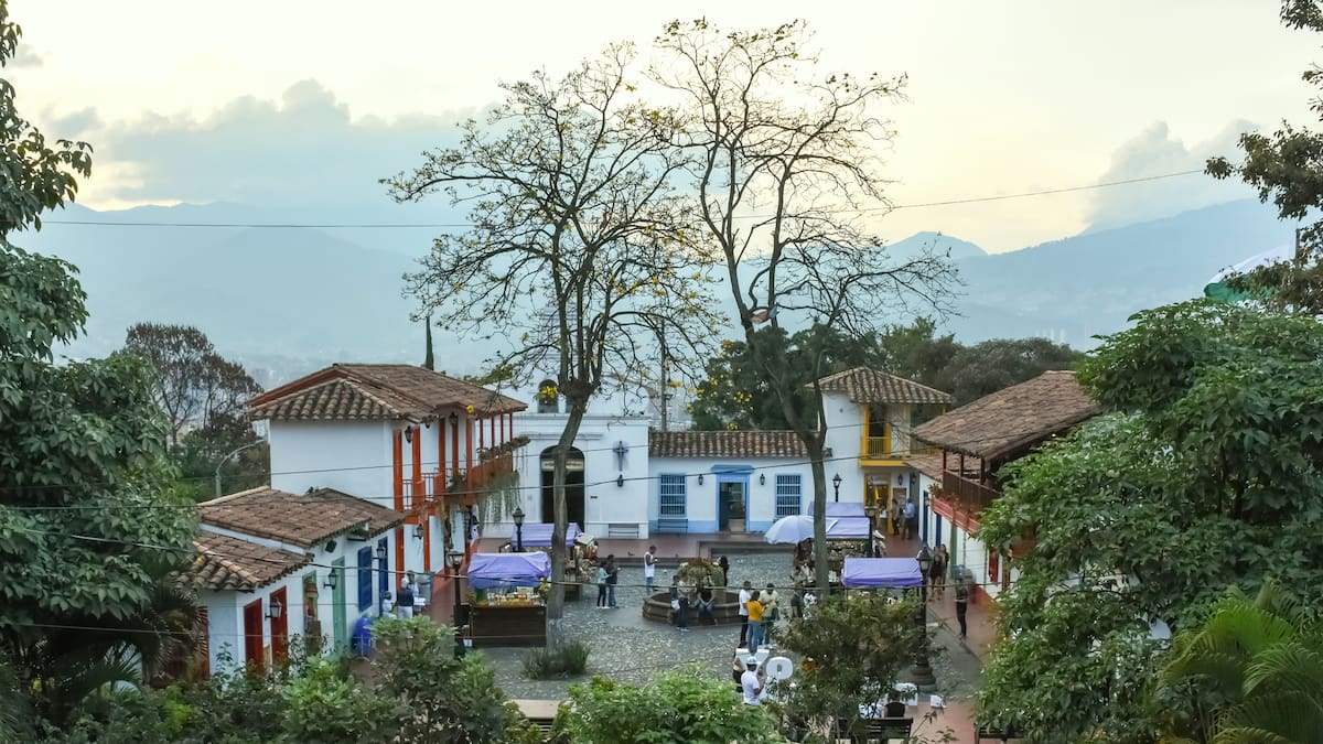 A Vivir Que Son Dos Días desde El Pueblito Paisa compartiendo historias de la región antioqueña