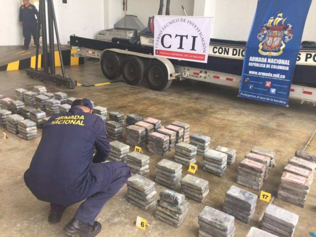Armada y Fuerza Aérea se incautan de 400 kgs. de cocaína en el Mar Caribe