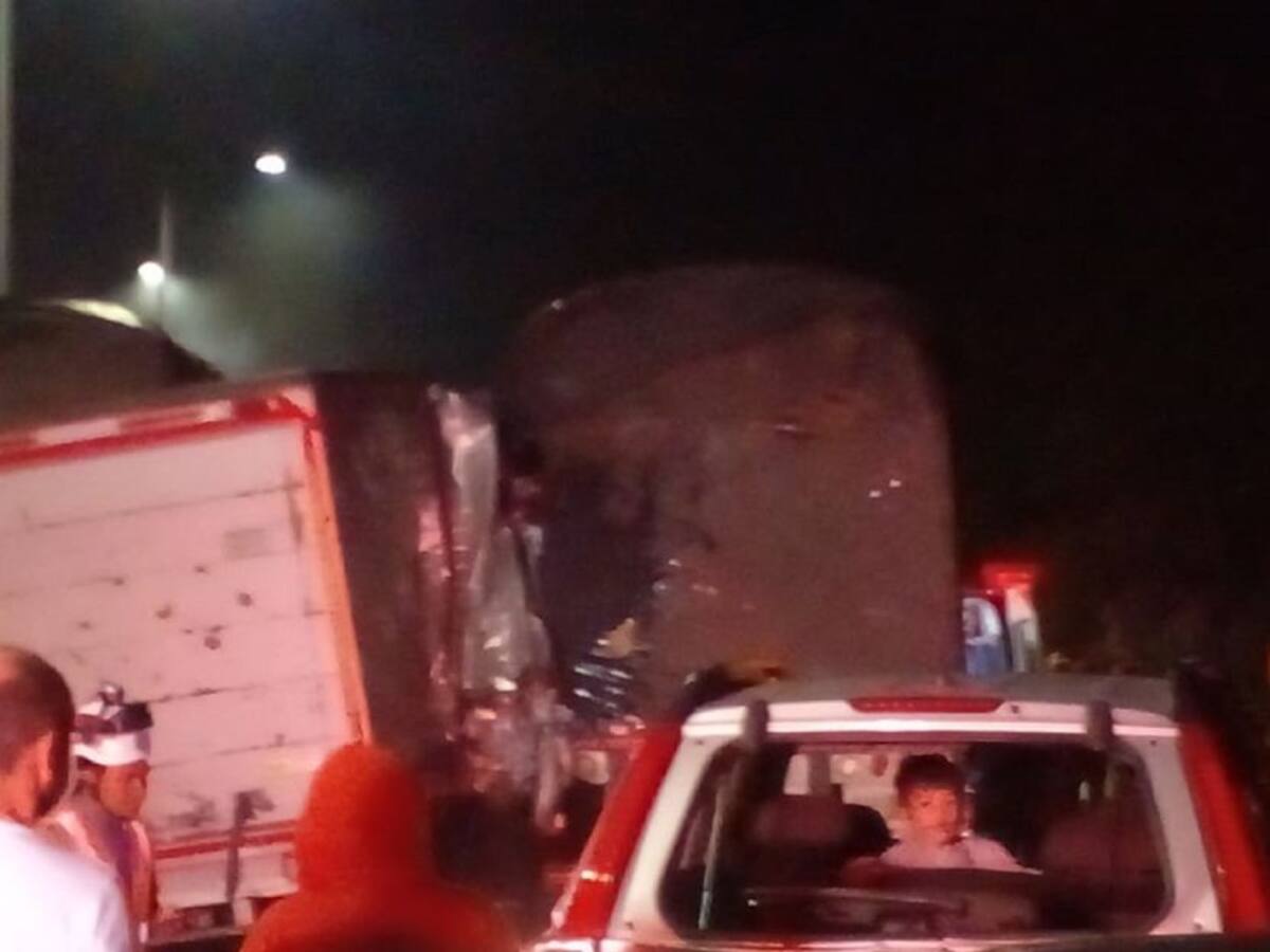 Cuatro vehículos comprometidos en accidente de tránsito vía a la Línea