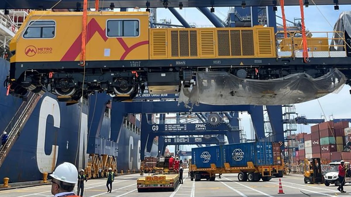 Llegaron al puerto de Cartagena cuatro vehículos auxiliares del Metro de Bogotá