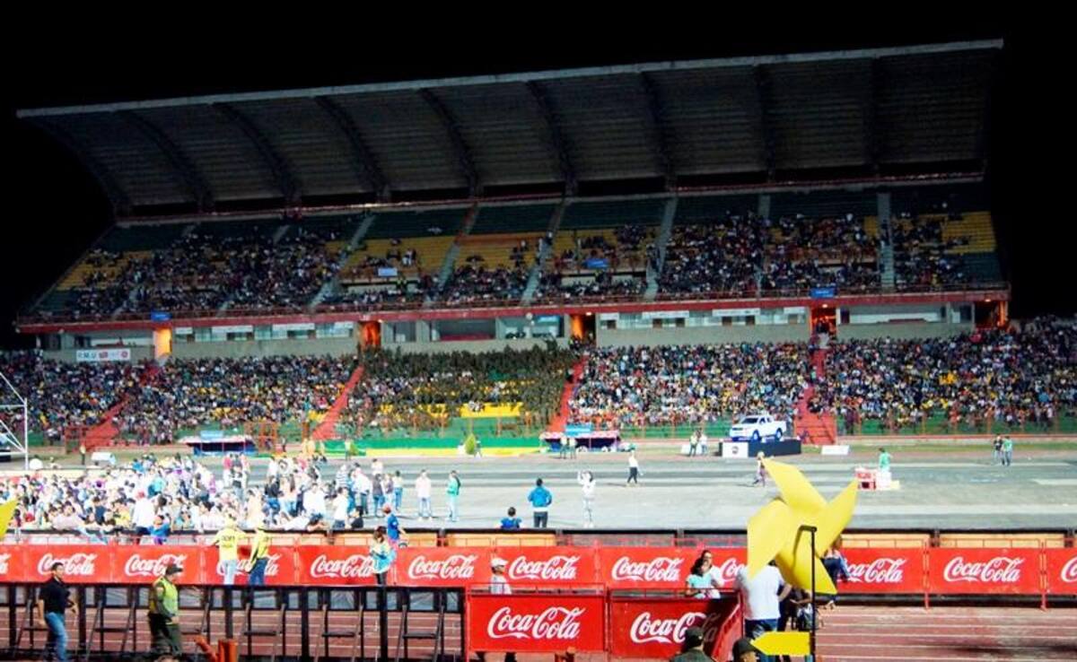 Las primeras imágenes son del Estadio Alfonso López, sede del Atlético Bucaramanga, donde miles de personas fueron llegando poco a poco para ver el último concierto de la gira de Juanes.