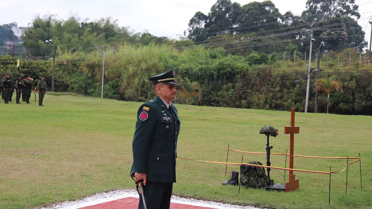 Coronel entrante Carlos Mario Bernal