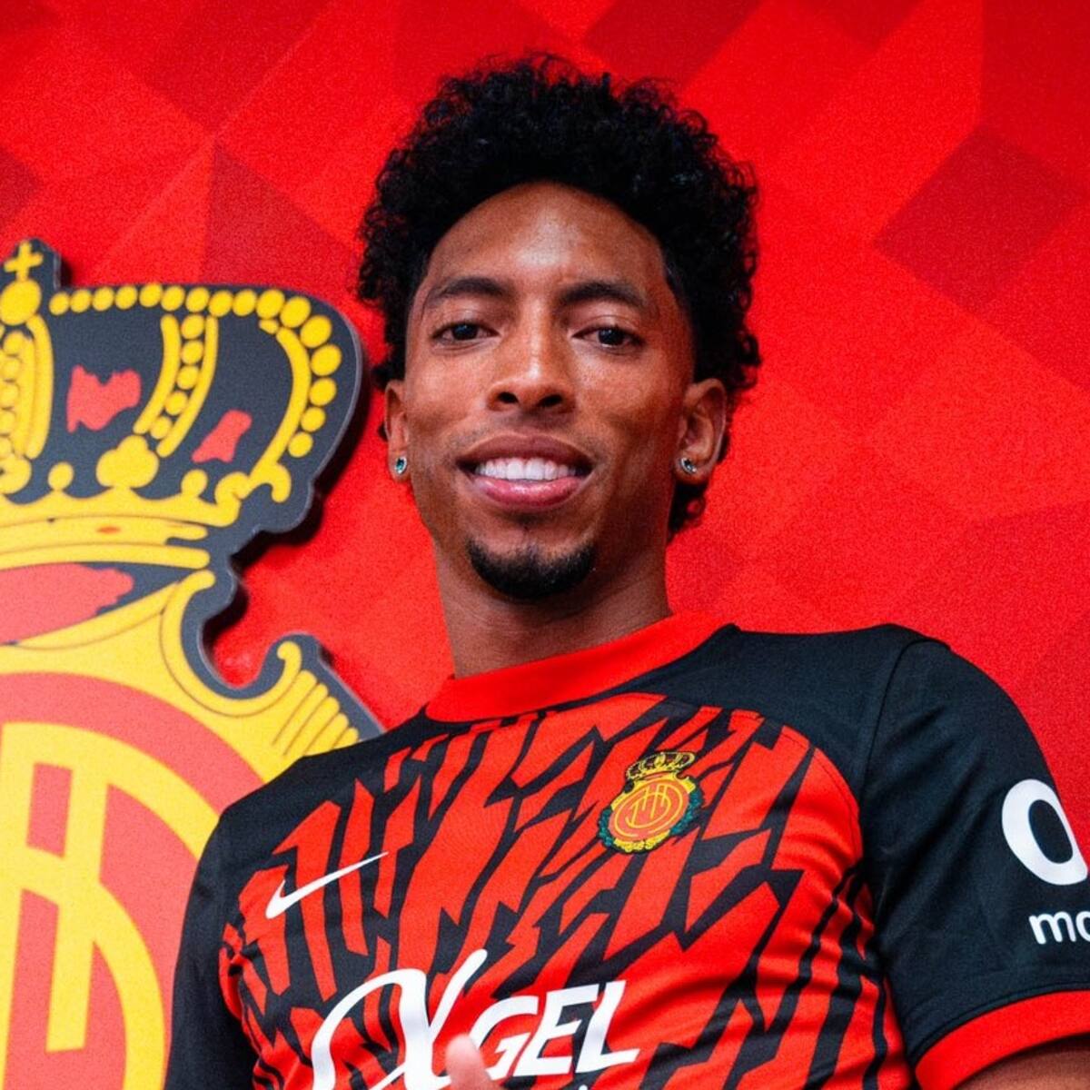 Así fue el emotivo recibimiento a Johan Mojica en el Mallorca: “¡Bienvenido a casa!”