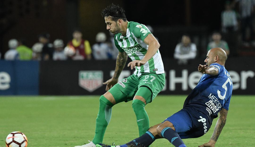Atlético Nacional enfrentando a Atlético Tucumán por la Copa Libertadores 2018.