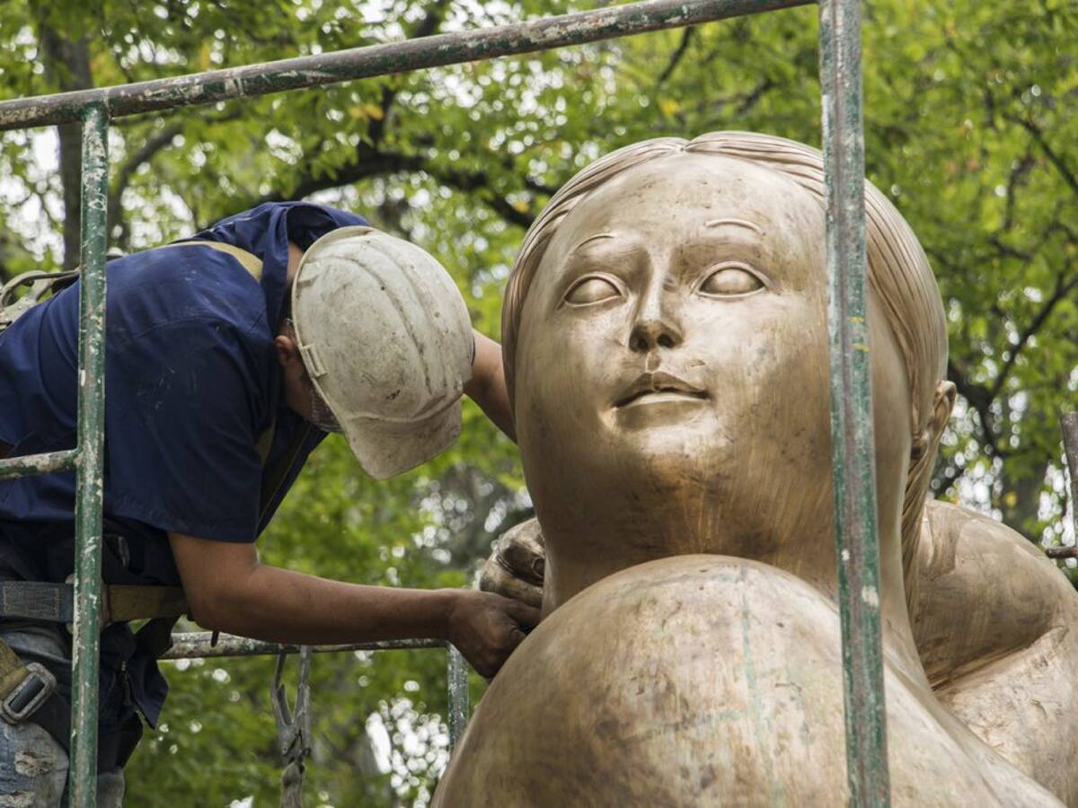 Inició el arreglo de la gorda de Botero del parque San Pío