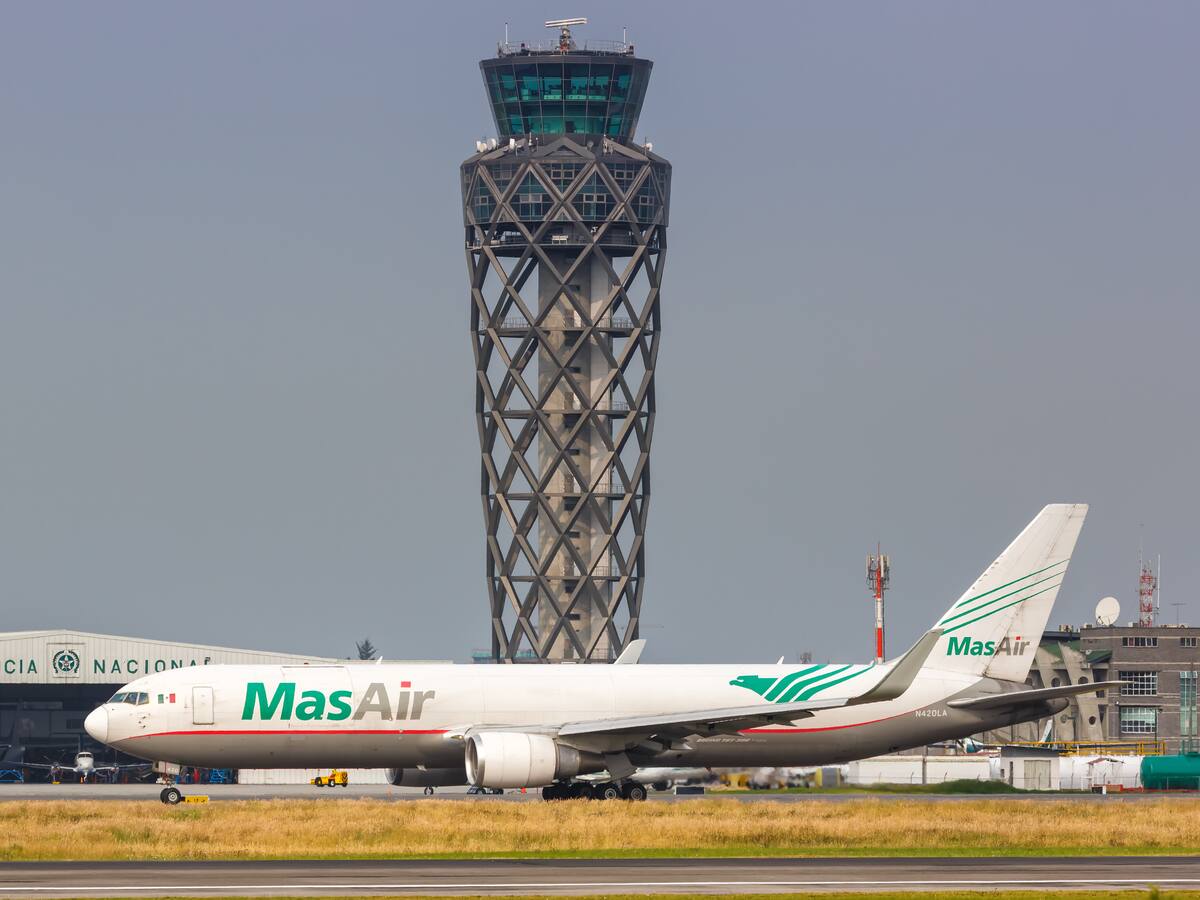 Falla en sistemas aéreos y falta de personal: las razones por las que 20 aeropuertos están en riesgo