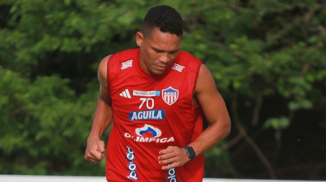 Carlos Bacca, futbolista del Junior en medio de un entrenamiento / Foto: @JuniorClubSA
