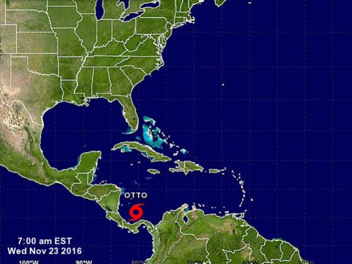 El huracán Otto baja su intensidad y se convierte en tormenta tropical