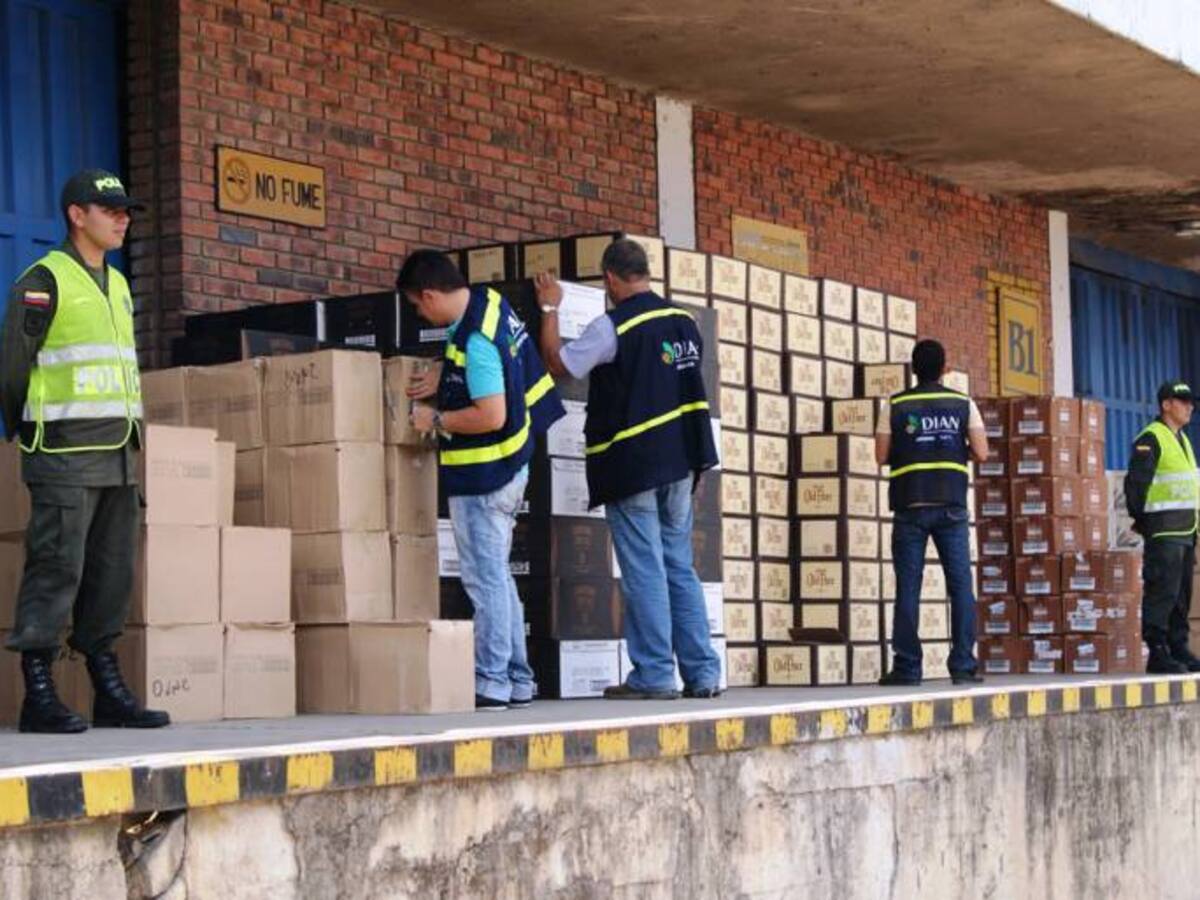 Fueron incautadas cerca de mil botellas de licor de contrabando en Cartagena