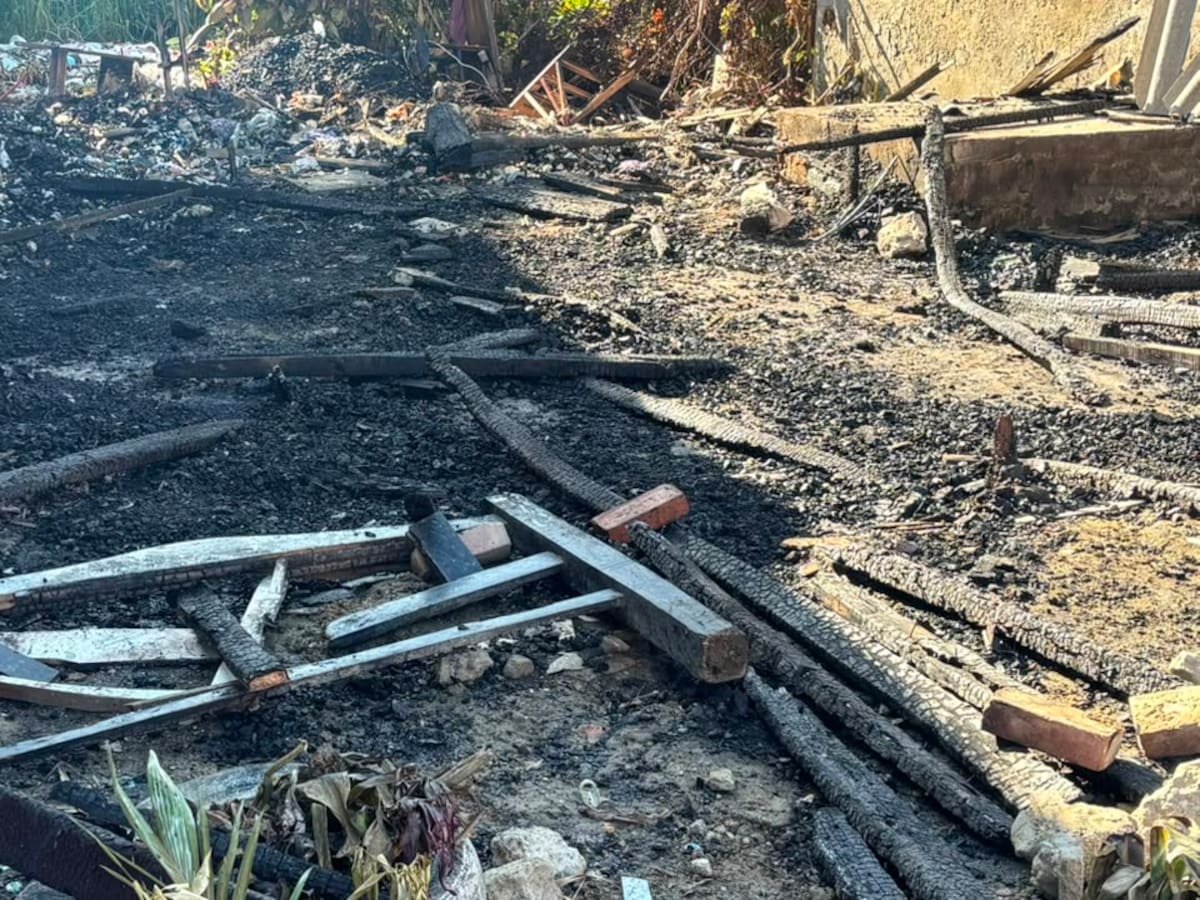 Incendio consumió por completo una vivienda en el barrio Olaya Herrera