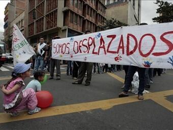 Cerca de 18.000 menores son víctimas del desplazamiento forzado en Colombia. Foto: EFE/Archivo