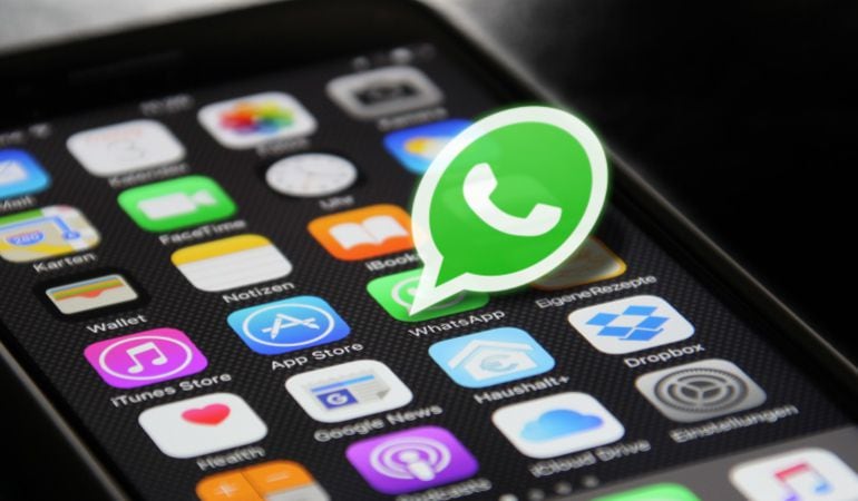 ¿Qué son y cómo usar los nuevos stickers de WhatsApp?