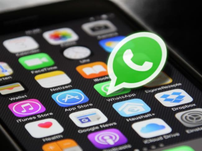 ¿Qué son y cómo usar los nuevos stickers de WhatsApp?