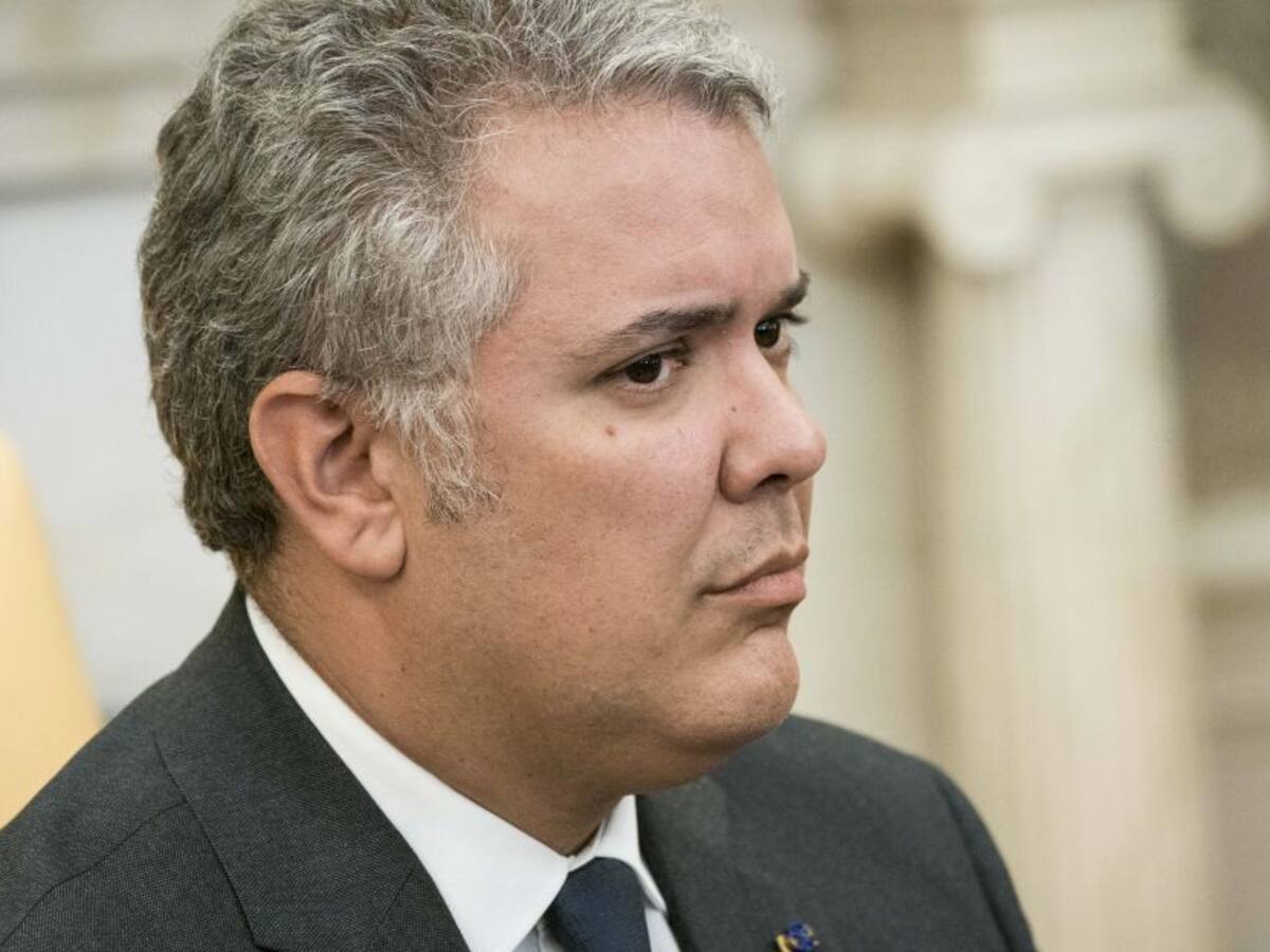 "Duque mantiene marcaciones muy bajas en el manejo de COVID-19"