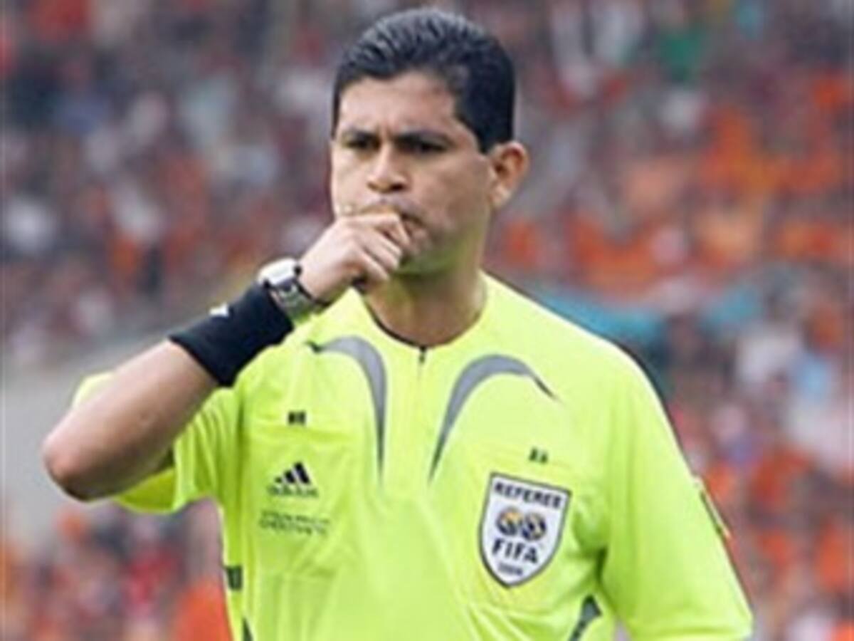 Terna arbitral colombiana encabezada por Óscar Julián Ruiz fue escogida para dirigir en el Mundial de Sudáfrica