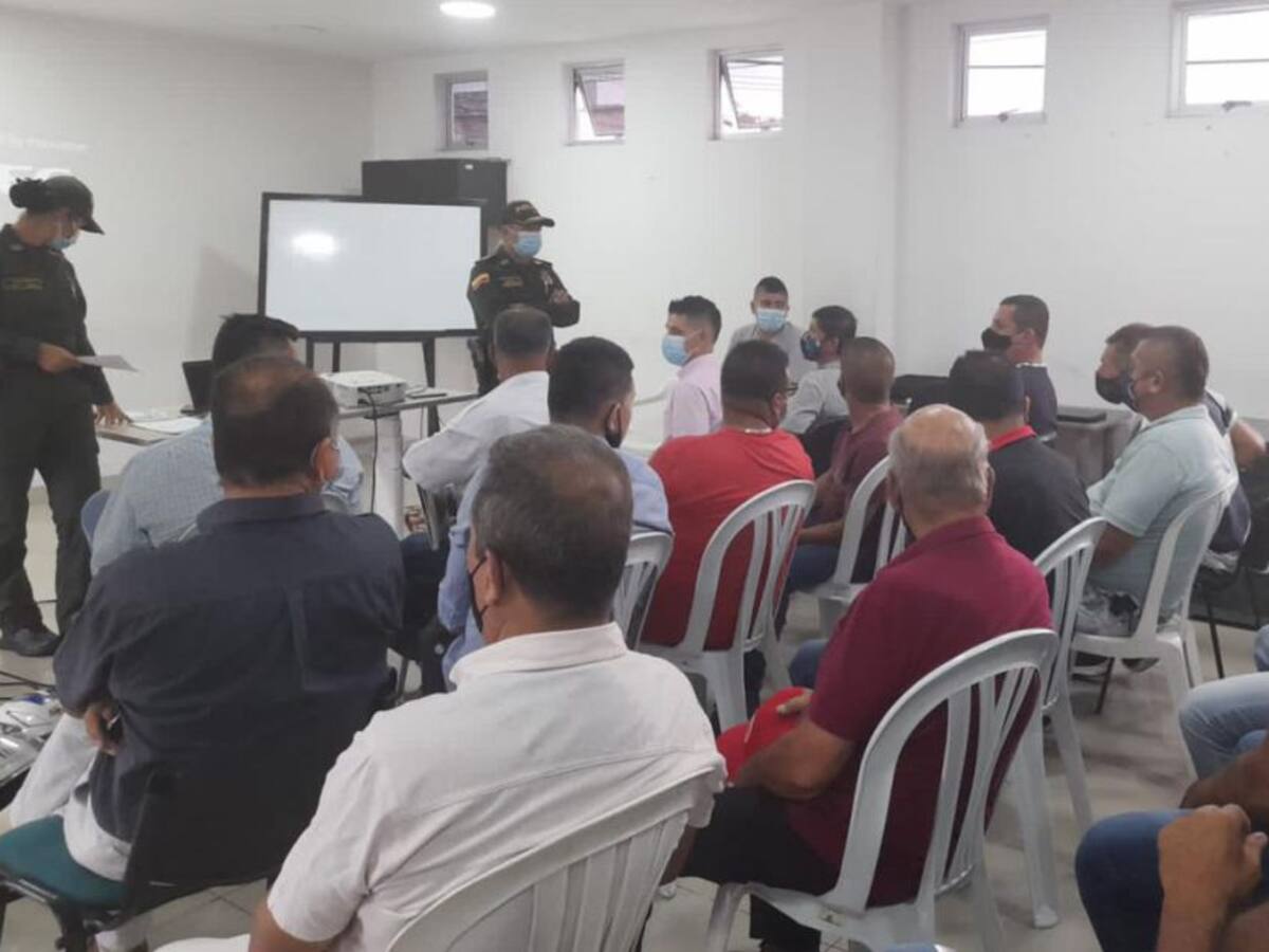 Dialogaron con taxistas de Chinchiná para generar estrategias de seguridad