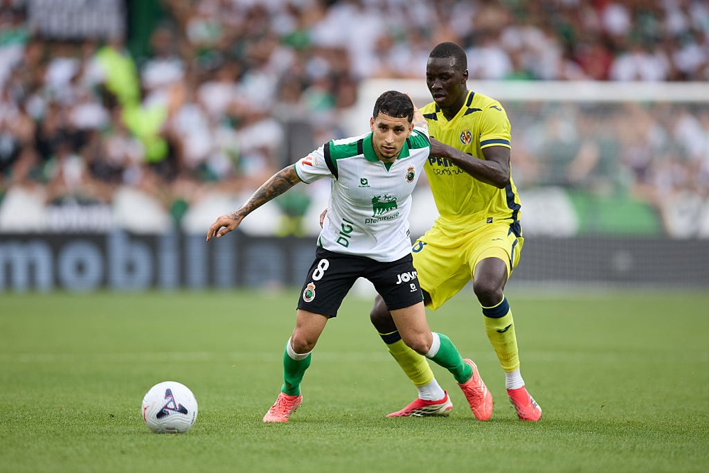 Gustavo Puerta jugó los 90′ minutos en el debut en primera división española con Racing de Santander. (Photo by Ion Alcoba Beitia/Getty Images)