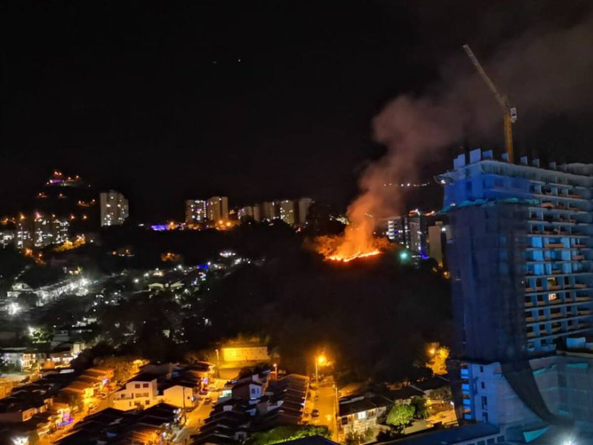 Dos incendios en Envigado luego de lanzar cerca de 600 globos