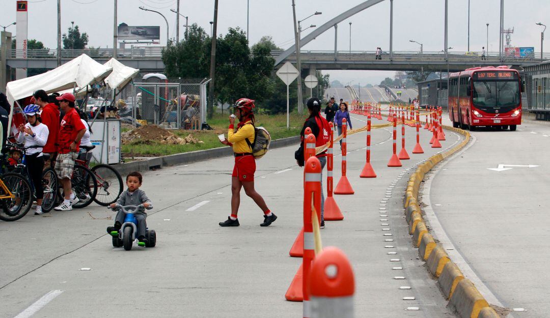 Transmilenio y ciclovía en Bogotá