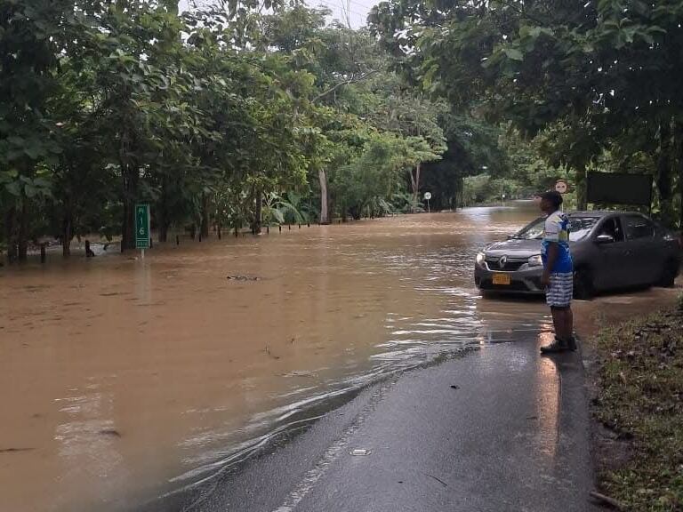 Desbordamiento del río Cuaca en Cáceres, Antioquia. Foto: Cortesía.