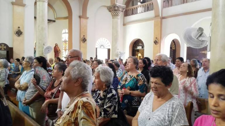 Feligreses Parroquia Nuestra Señora Del Carmen, barrio El Prado de Barranquilla.