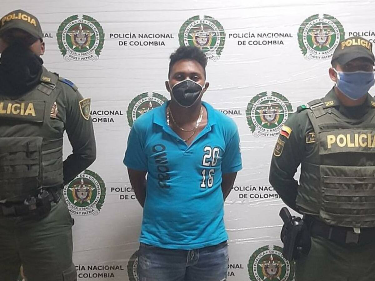 Hombre dañó motocicleta de la Policía en Cartagena tras agredir a una mujer