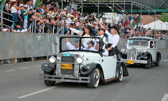 Feria de Cali: desfile de Autos Clásicos y Antiguos. Foto tomada de la Alcaldía de Cali