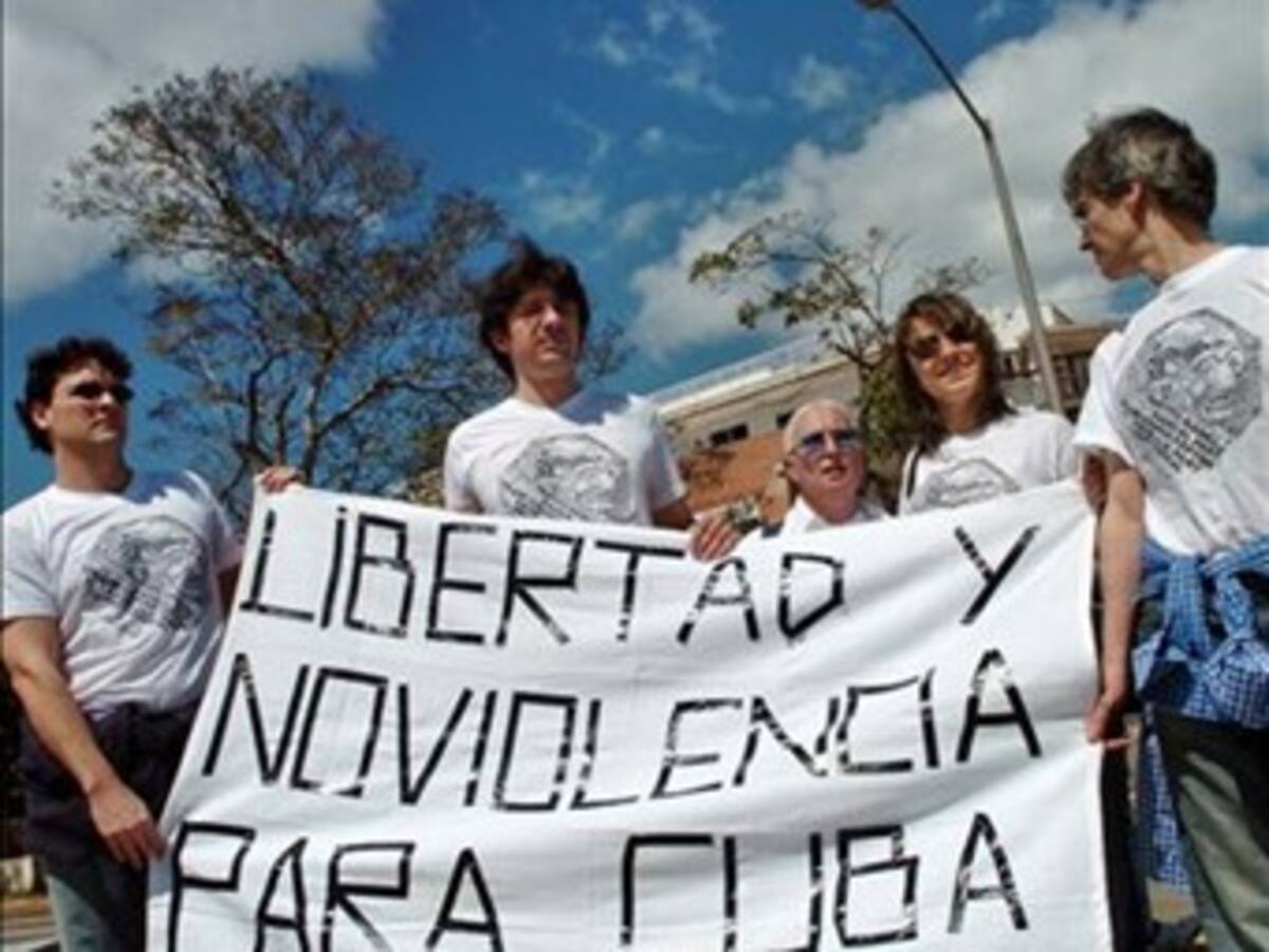 Oposición cubana se manifiesta en rechazo a la reelección de Raúl Castro