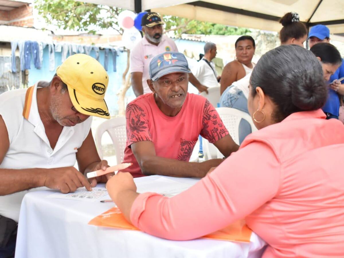 PES- Pedro Romero continúa recorrido por Cartagena: esta vez fue en el barrio Olaya