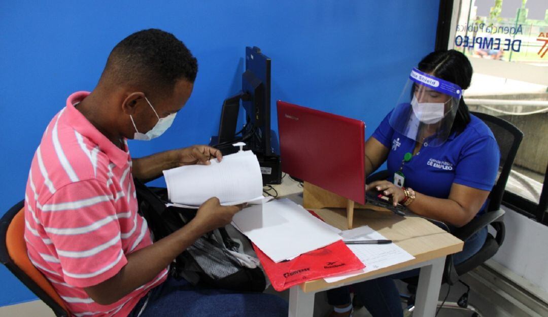 Hay 20 perfiles laborales solicitados por tres empresas de los sectores industrial, turismo y servicios