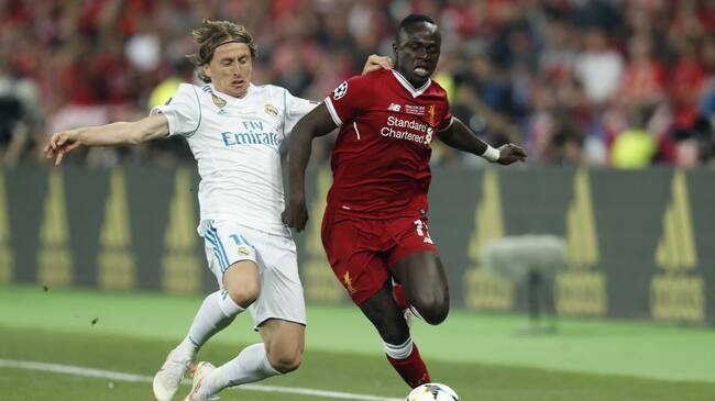Luka Modric y Sadio Mané en la final de la Champions League 2018