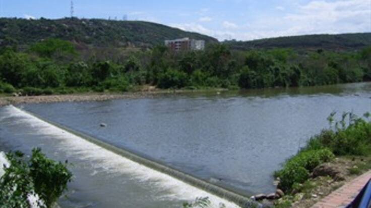 El río Pamplonita en riesgo por la contaminación con basuras
