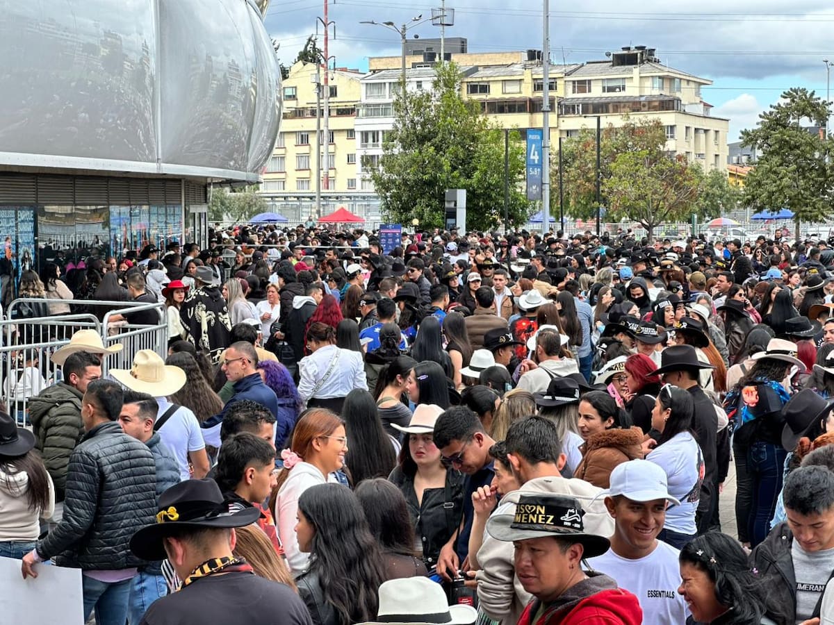 Miles de personas no pudieron ingresar a despedir a Yeison Jiménez en el Movistar Arena